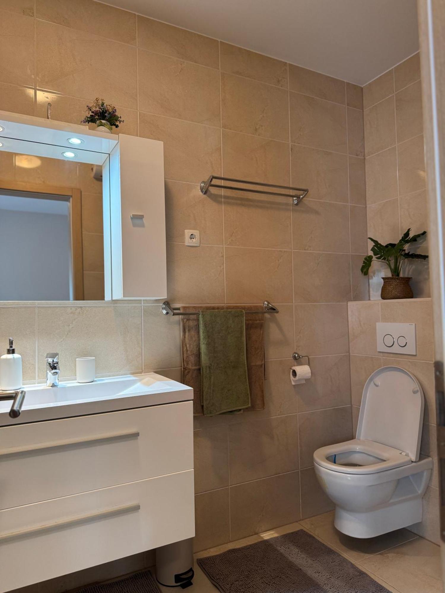 Apartment Tri Sunca Baska Voda Exterior photo